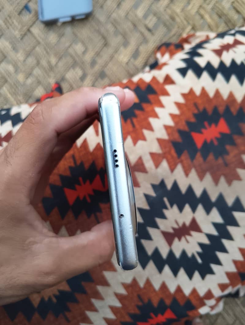 Tecno spark 20 pro plus exchange possible with iphone 5