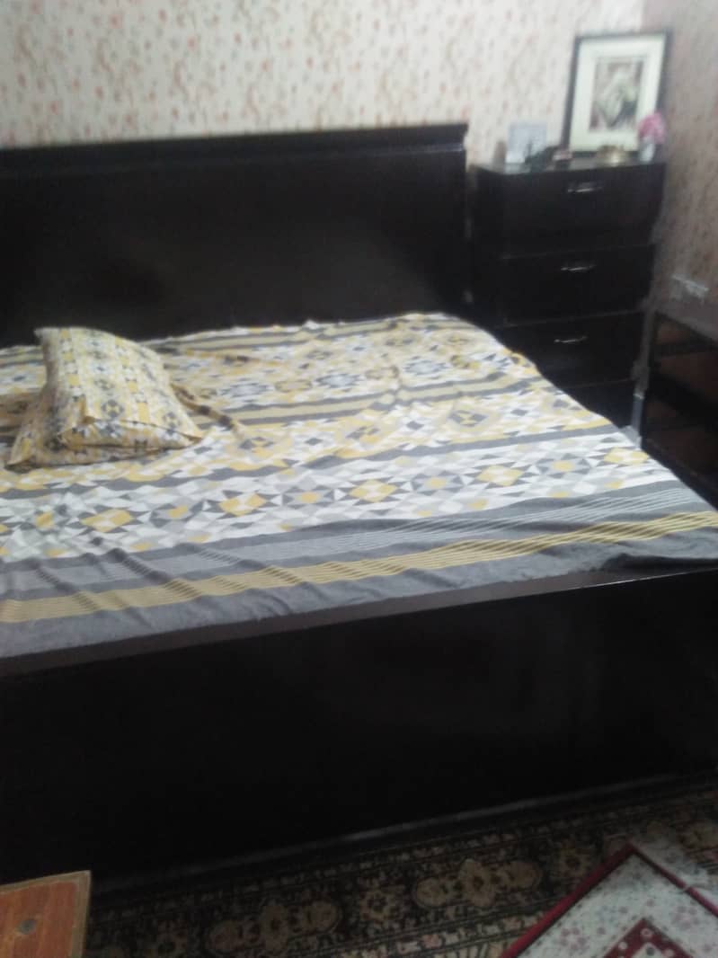 Bed Mattress 2side tables and dressing Table with Mirror 6