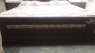 1bed 2side table dressing table ki halat kharab ha thori si 3 table ha