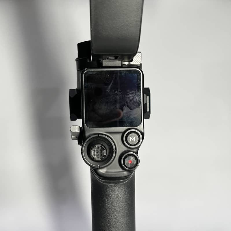 Dji rs3 barely used with vertical mount 8
