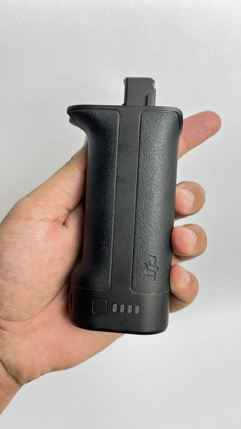 Dji rs3 barely used with vertical mount 16