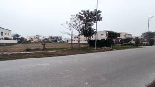 Y-3880 | Corner + Park Facing 1 Kanal Plot for Sale in DHA Phase 7 Prime Location