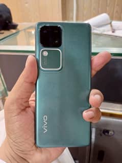 VIVO V30