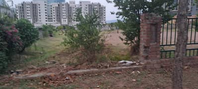 10 Kanal Corner + 4 Kanal Unpaid Extra Land Developed Possession Farmhouse Plot for Sale Block E, Gulberg Greens, Islamabad