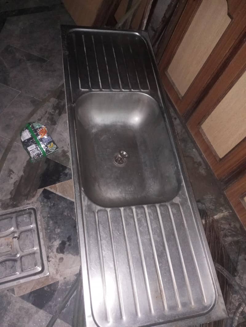use large size sink hai very good condition 0