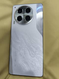 Tecno camon 30