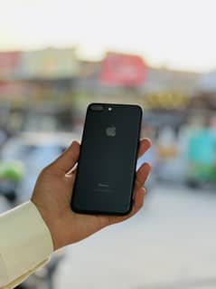 Am selling I phone 7 plus