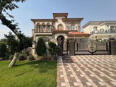 1 Kanal designer House available for rent