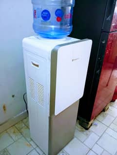 Water Despenser with Freezer