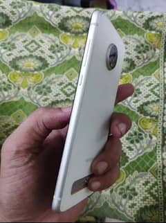 moto Z4 condition 10/9 official pta he penal krab ho gya he
