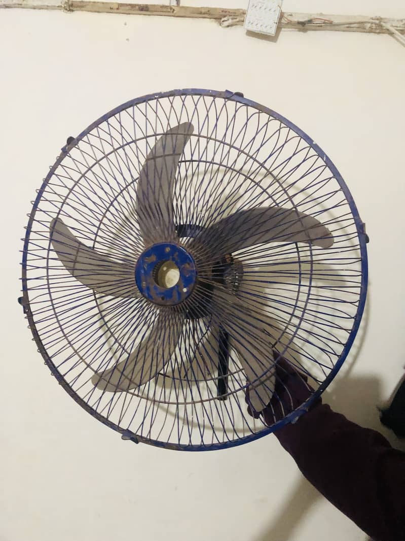 bracket fan 12v avaible no any faultworking behtren num 03170292208 0