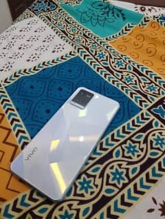 no charger no box very nice mobile vivo y21