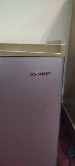 sharp brand ka frezzrr he