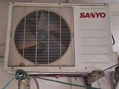 SANYO 1 Ton Reversible AC