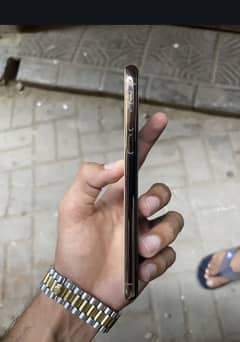 iPhone XS non pta photographe or gaming ka liya best hai fast phone ha