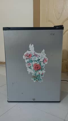 Room refrigerator