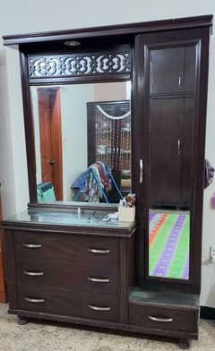 Urgent sale! Premium oak wood furniture in excellent condition – grab