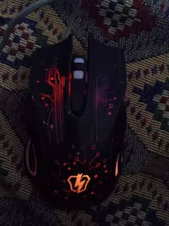 Black RGB Gaming mouse, adjustable dpi upto 3200, pc computer
