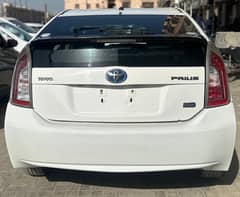 Toyota Prius S-LED 2015 Model
