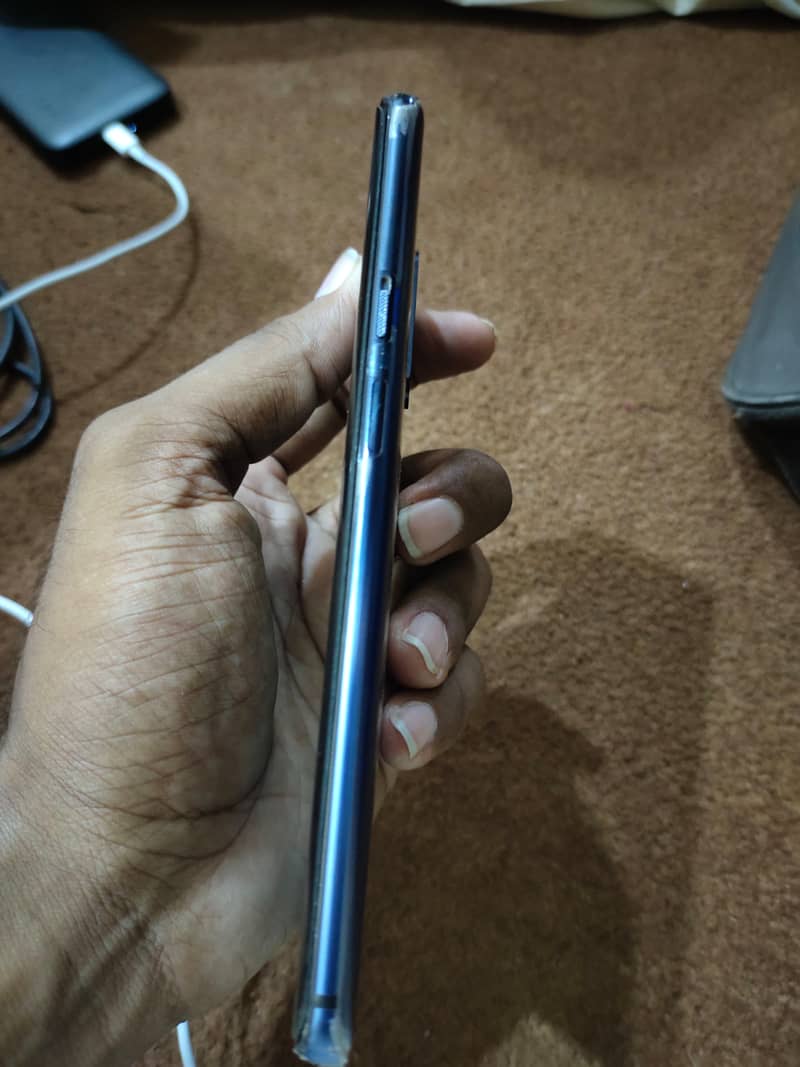 one plus 7pro condition 10/10 only battery timing issue only 5