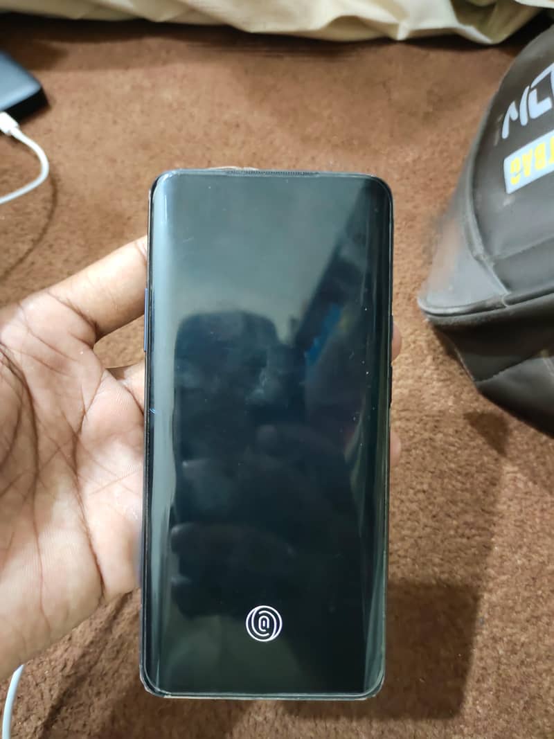 one plus 7pro condition 10/10 only battery timing issue only 6