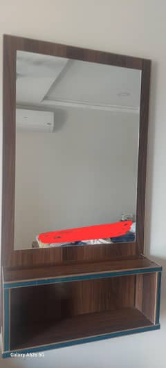 Small dressing mirror with a shelf (10/10)