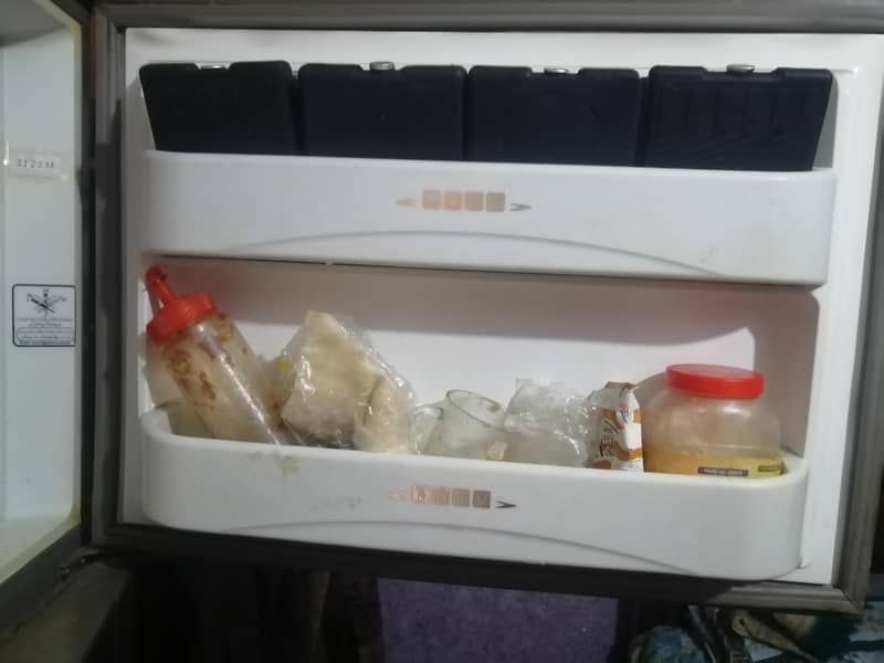 ڈالنس ریفریجیٹر فل سائز لش پش کنڈیشن 03251230030  صرف وٹس ایپ 2