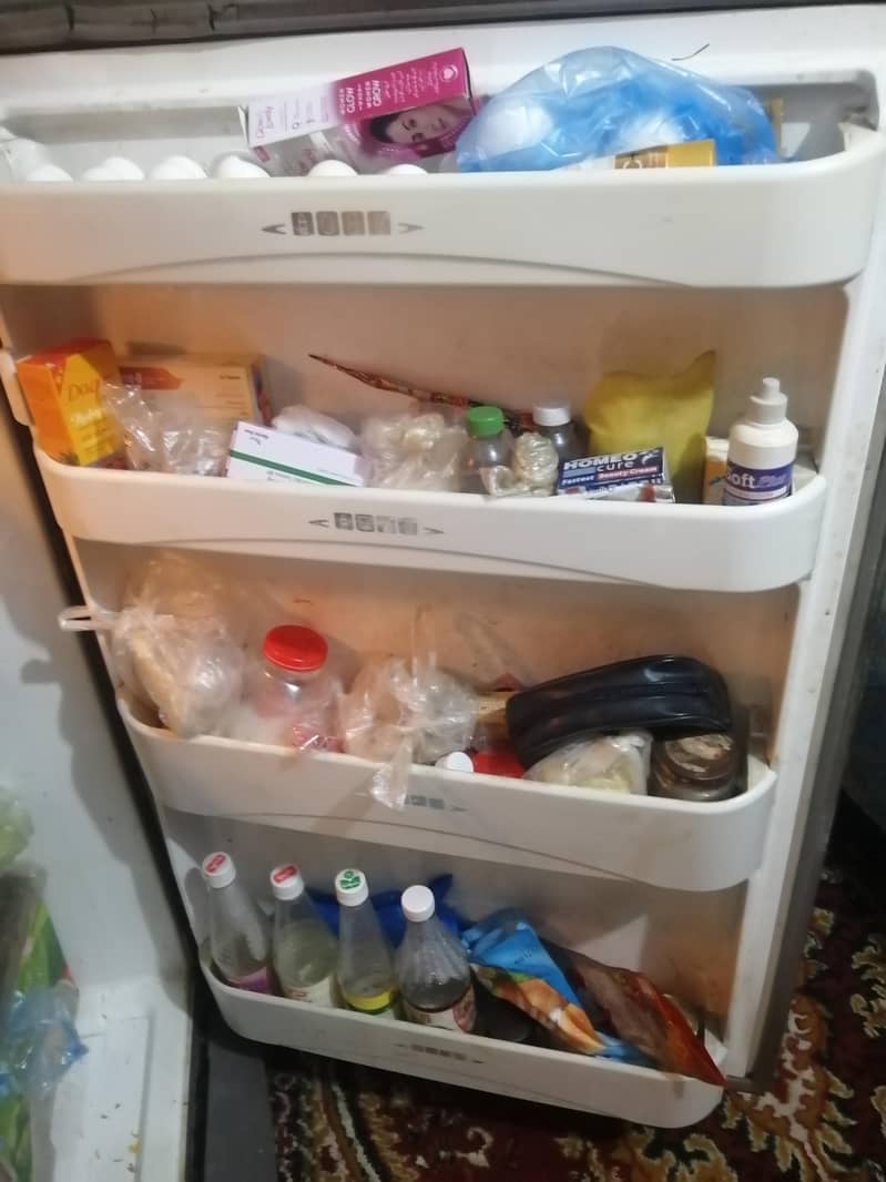 ڈالنس ریفریجیٹر فل سائز لش پش کنڈیشن 03251230030  صرف وٹس ایپ 4