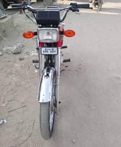 United US 125CG urgent for sale contact WhatsApp,,03273583369