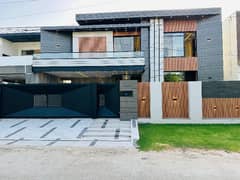 Step Into Luxury 1 Kanal Dream Home with 7000 Sqft Covered Area