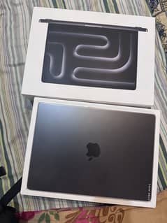 MacBook pro M4 14inch 16/512 open box just 4cycles
