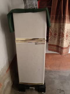 Dawlance Fridge Medium Size