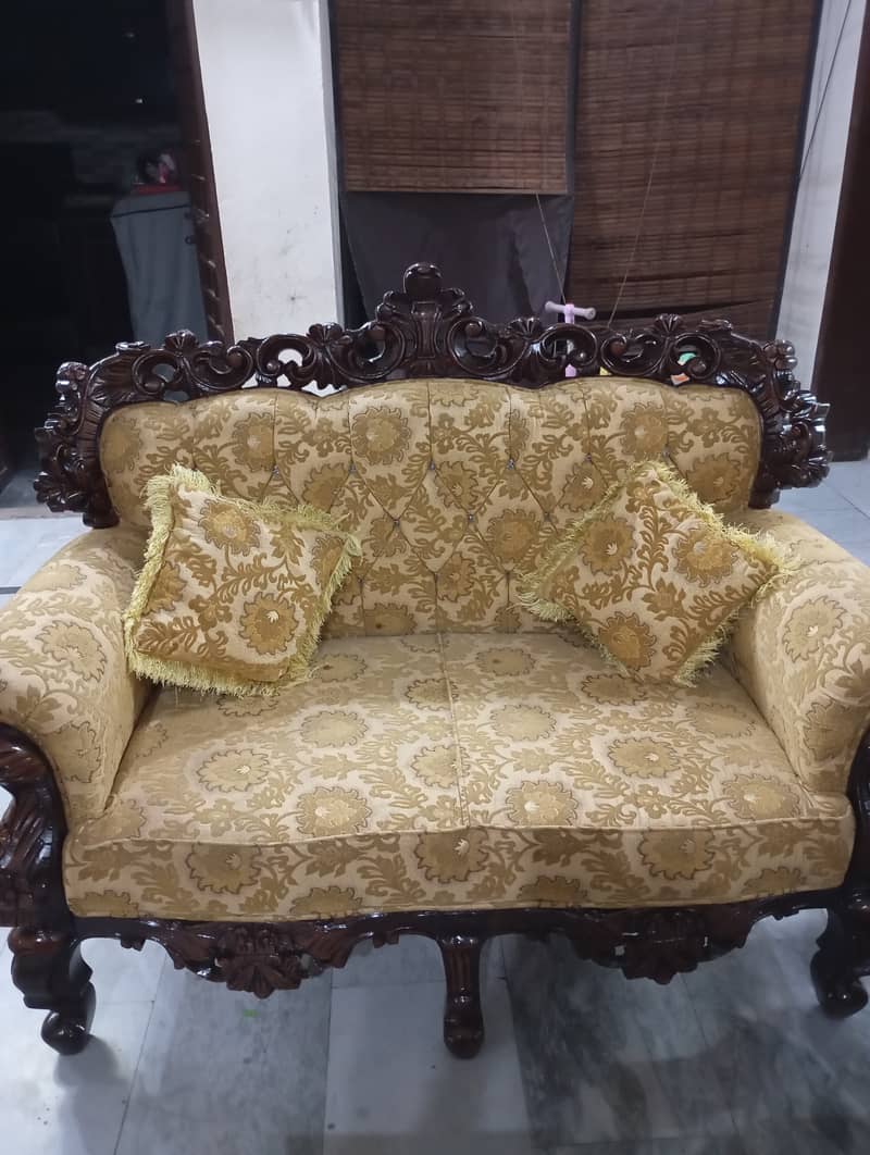 7 seater chiniyoti sofaset with TWO side tables and one center table 1