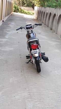Honda 125 22. KY end per nikla hai 23 KY tank hai  03345558262