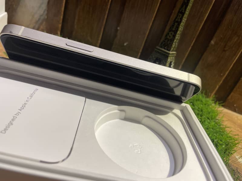 Full new 10/10 condition Time time 4 month with with box with cable 3