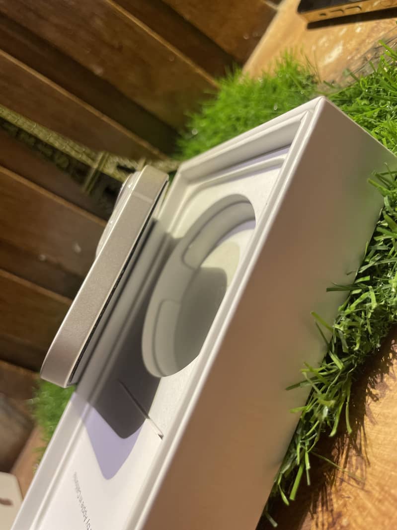 Full new 10/10 condition Time time 4 month with with box with cable 5