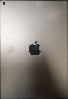 ipad 6 generation argint sale condition 10/8 with gaming headphone