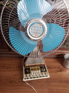 deluxe table fan in 10/10 condition