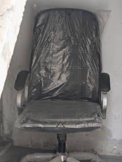 executive chair with wheels