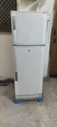 dawlance frige for sell 35000