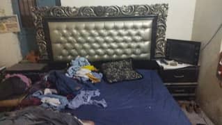 luxury bed with 2 side tables and singhar table