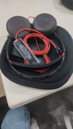 Jabra plantronics Logitech noise canceling headphones calls and meetig