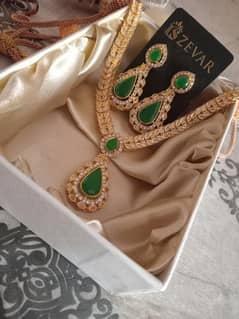 Emaraled jewellary set