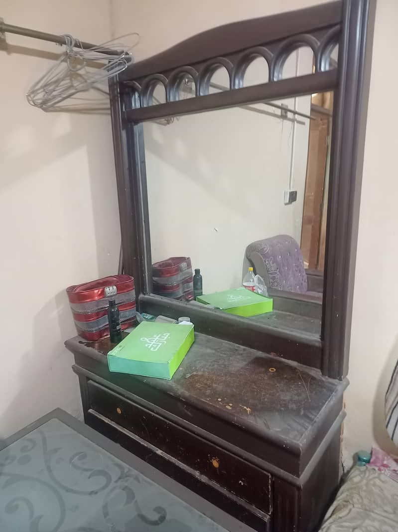 Double Bed Non wooden with 2 side tables with dressing table 1