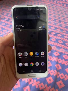 SHARP AQUOS R2
