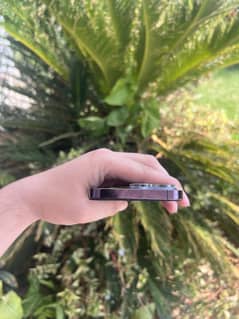 Screen or battery chge per achi wali lgwai
