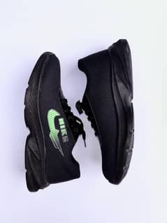 men. s joger black color