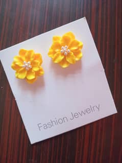Yellow Studs