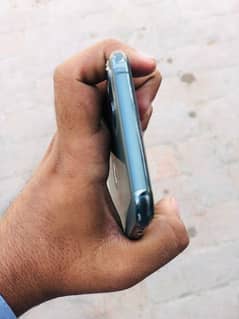 iPhone 11 pro max 256 gb  line  seen in pic