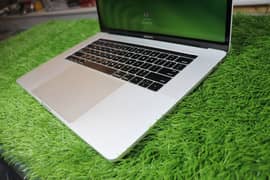 MacBook Pro 15” Touch Bar | Core i7 | 16GB | 1TB NVME | Radeon Pro 460